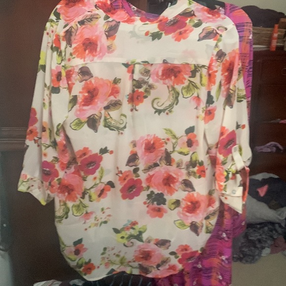 Sheer floral print 3/4 sleeves notchet keyhole - Picture 3 of 4